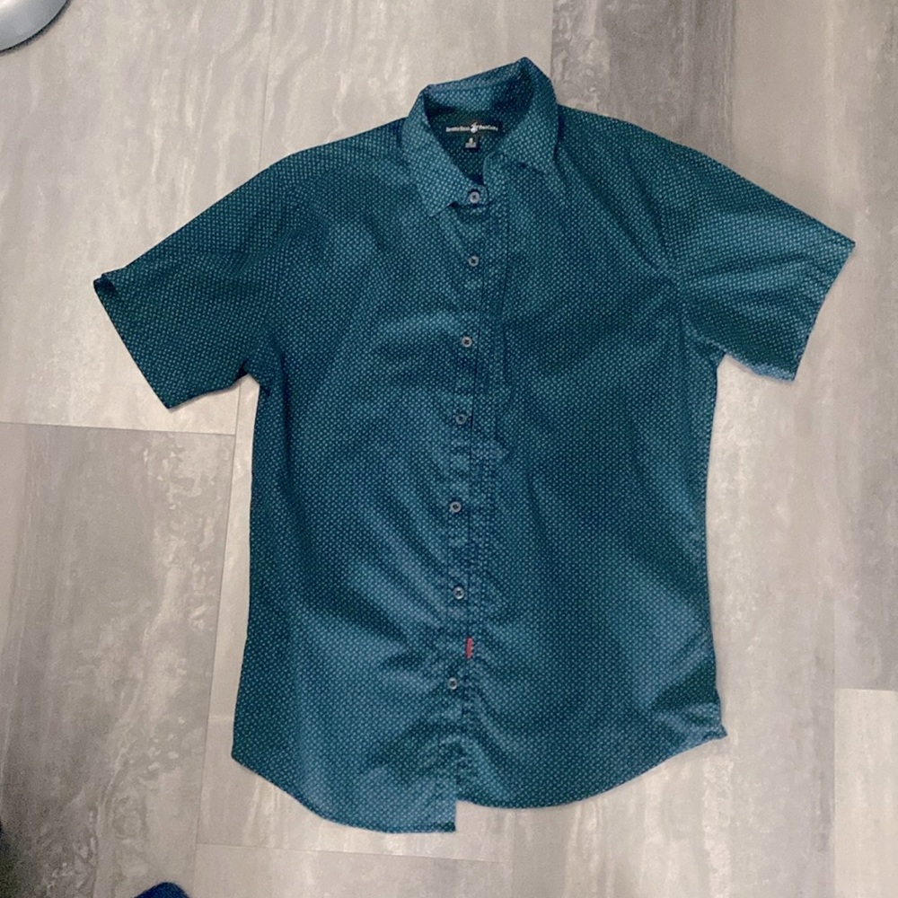 Short sleeved dress shirt